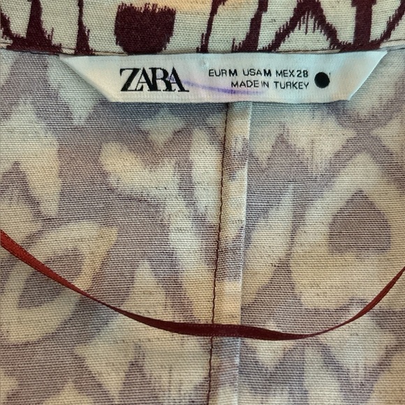 ZARA long sleeve short top,wrap front,sz Medium, maroon and beige print.Side zip - Picture 4 of 6